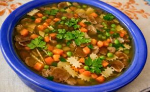 Szegfűgombás-zöldségleves