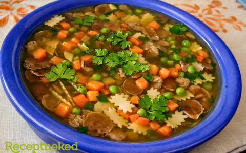 Szegfűgombás-zöldségleves