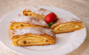 Főve sült túrós tekercs