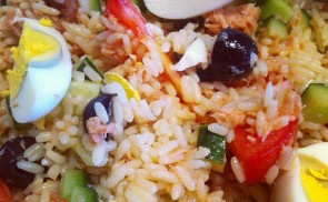 Tonhalas-rizses saláta