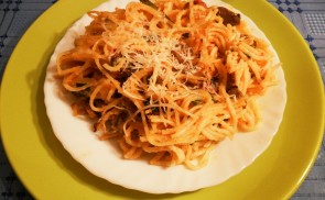 Krémes gombás-kolbászos spagetti