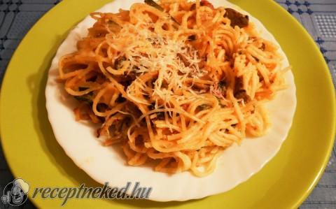 Krémes gombás-kolbászos spagetti