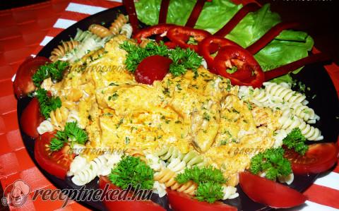 Zöldbabos csirkepaprikás – tésztával