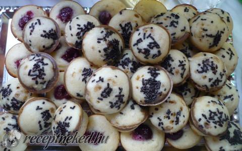 Meggyes-tortadarás muffinok