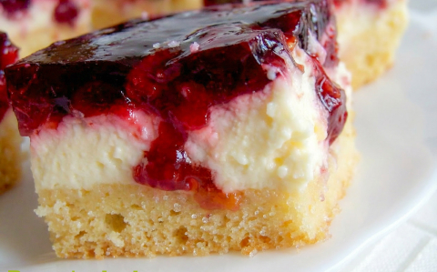 Meggyes pudingos tejfölös sütemény