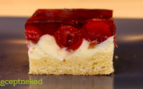 Meggyes pudingos tejfölös sütemény