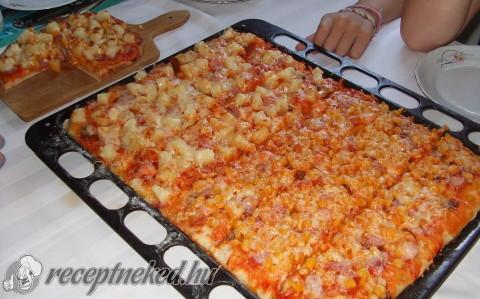 Olcso Tepsis Pizza Recept Dula Viktoria Konyhajabol Receptneked Hu