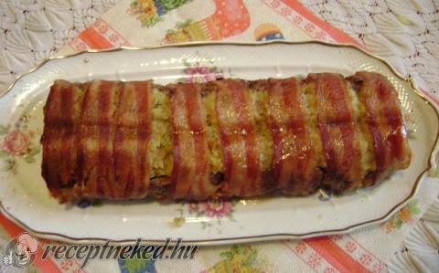 Baconbe tekert csirkemell őzgerincformában