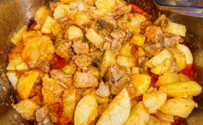Csülökpörkölt burgonyával