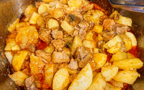 Csülökpörkölt burgonyával