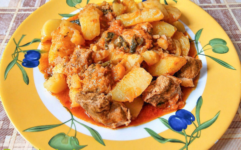 Csülökpörkölt burgonyával