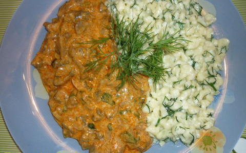 Gombapaprikás kapros-túrós galuskával