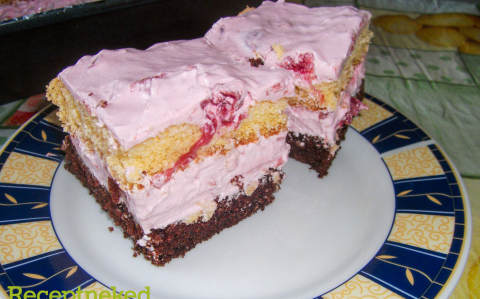 Meggyes-joghurtos-tejszínhabos kocka