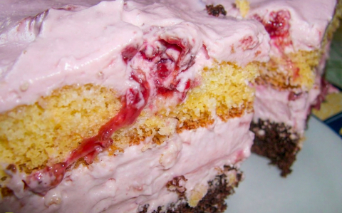 Meggyes-joghurtos-tejszínhabos kocka