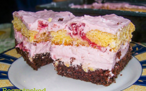 Meggyes-joghurtos-tejszínhabos kocka