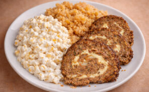 Füstölt sajttal töltött fasírt tekercs