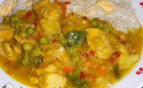 Currys csirke tojásos jázmin rizzsel