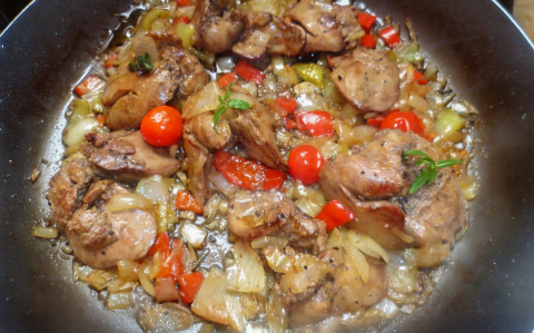 Csomboros, hagymás csirkemáj