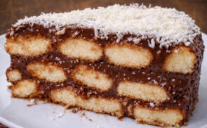 Csokis, kókuszos torta babapiskótából