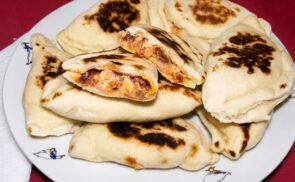 Pupusas házi töltelékkel