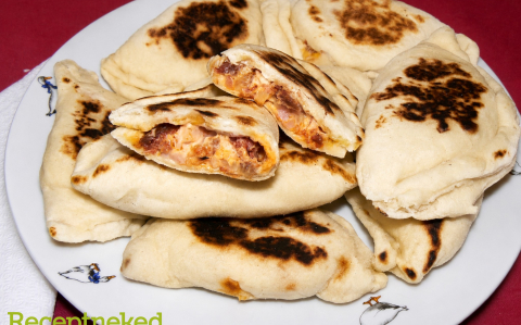Pupusas házi töltelékkel