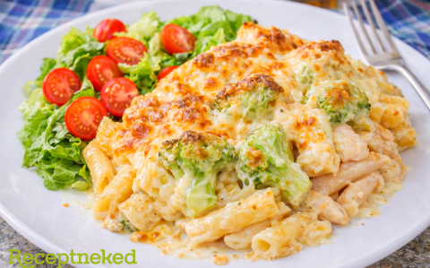 Extra sajtos brokkolis tepsis tészta