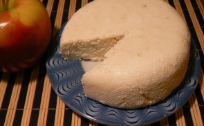 Fokhagymás házi sajt