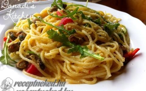 Parmezános spagetti kékkagylóval és rukkolával
