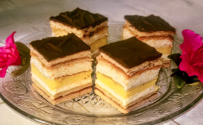 Töltött mézes krémes