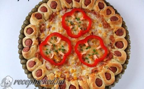 Körbe virslis pizza paradicsomos alappal