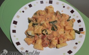 Tejszines gnocchi cukkinivel