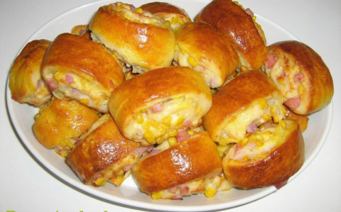 Sonkával-kukoricával töltött hajtovány