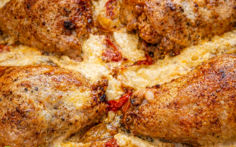 Csirkecomb rizses-burgonya ágyon