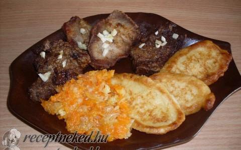 Natúr sült hús és máj, párolt zöldséggel és burgonyafánkkal