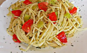 Fokhagymás-olívás spagetti