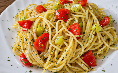 Fokhagymás-olívás spagetti