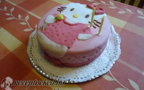 Eperkrémes Hello Kitty torta