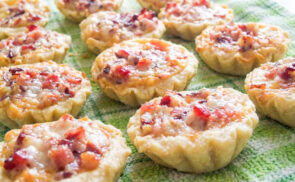 Pikáns kosárkák (sajtos-sonkás-baconos)