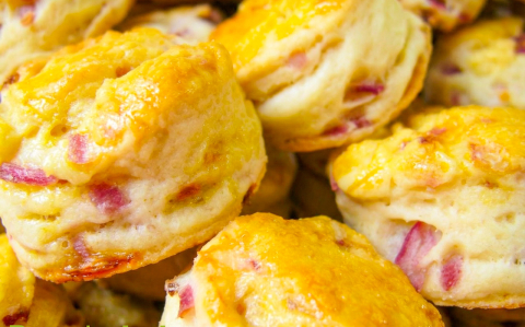 Libazsíros-lilahagymás pogácsa