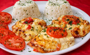 Tejszínes sajtban sült csirkemell