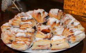 Hájas-leveles szilvalekváros sütemény recept fotóval Hájas-leveles szilvalekváros sütemény