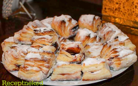 Hájas-leveles szilvalekváros sütemény recept fotóval Hájas-leveles szilvalekváros sütemény