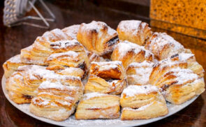 Hájas-leveles szilvalekváros sütemény