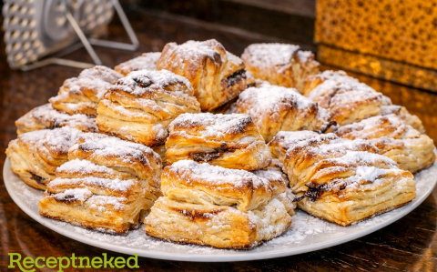 Hájas-leveles szilvalekváros sütemény