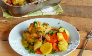 Csirkeszárny vele sült zöldségekkel