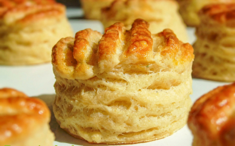 Hajtogatott sajtkrémes pogácsa