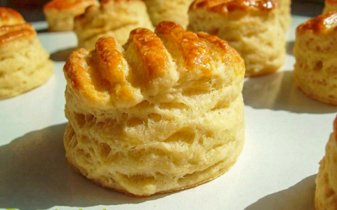 Hajtogatott sajtkrémes pogácsa
