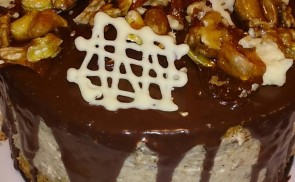 Diós-birsalmazselés-grillázsos torta
