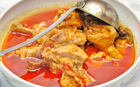 Kakaspaprikás bográcsban recept fotóval Kakaspaprikás bográcsban