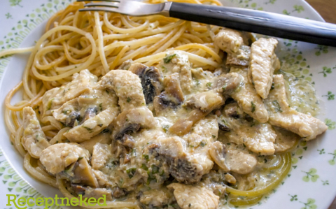 Gombás-medvehagymás tejszínes csirke